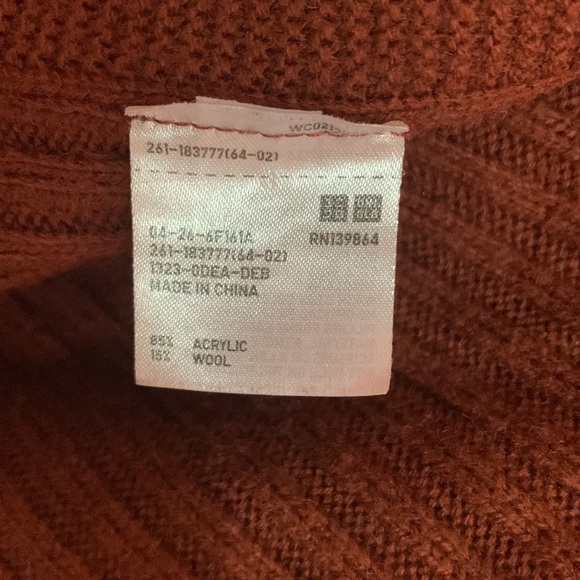 UNIQLO Knitted 2-Way Poncho - Picture 4 of 4